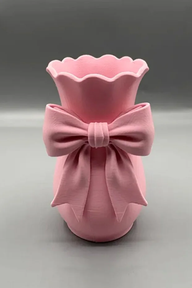 Coquette Fiyonklu Dekoratif Vazo 16 cm | Estetik Kurdele Detaylı Çiçek Vazosu | Romantik Oda